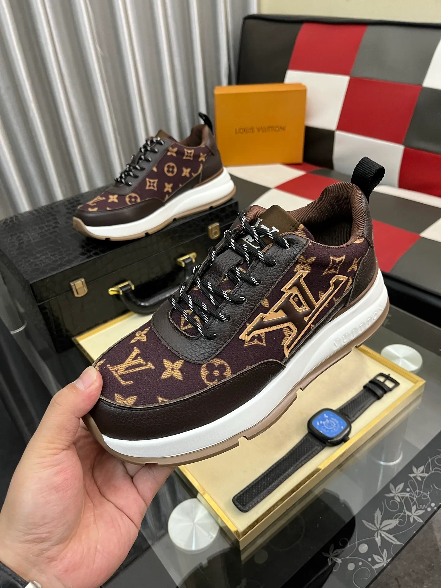 Men's shoes 💰: 438⌚️⌚️[LOUIS VUITTON] Same style as Louis Vuitton* official website🚹Men's high-top casual shoes❤️Same style as popular celebrities ~ best-selling at home and abroad Lv focuses on the checkerboard series...Imported first-layer cowhide with special fabrics➕Full sheepskin lining➕Brand-specific hollow outsole💎Number of codes: 38-443️⃣Colors available